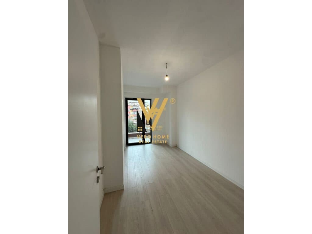 JEPET ZYRE 96 M2 ME QERA TE MYSLYM SHYRI 700 EURO 3