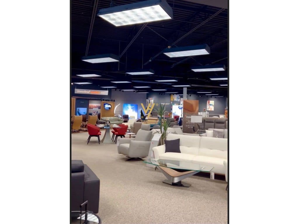 JEPET AMBIENT BIZNESI 900 M2 ME QIRA TEK TEG 500.000 LEKE
