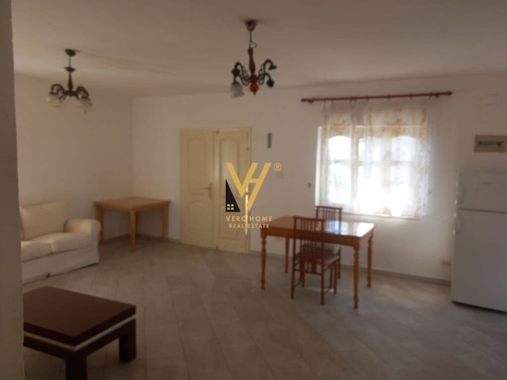 Jepet hyrje e nje vile 3+1+blk me qera te Ish Tregu Elektrik 120 m2 2