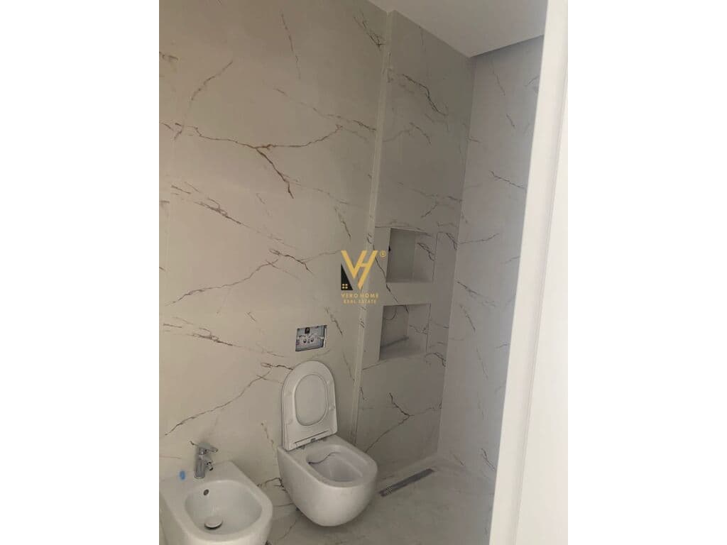 Shitet ambient komercial te Kopshti Zoologjik 93 m2