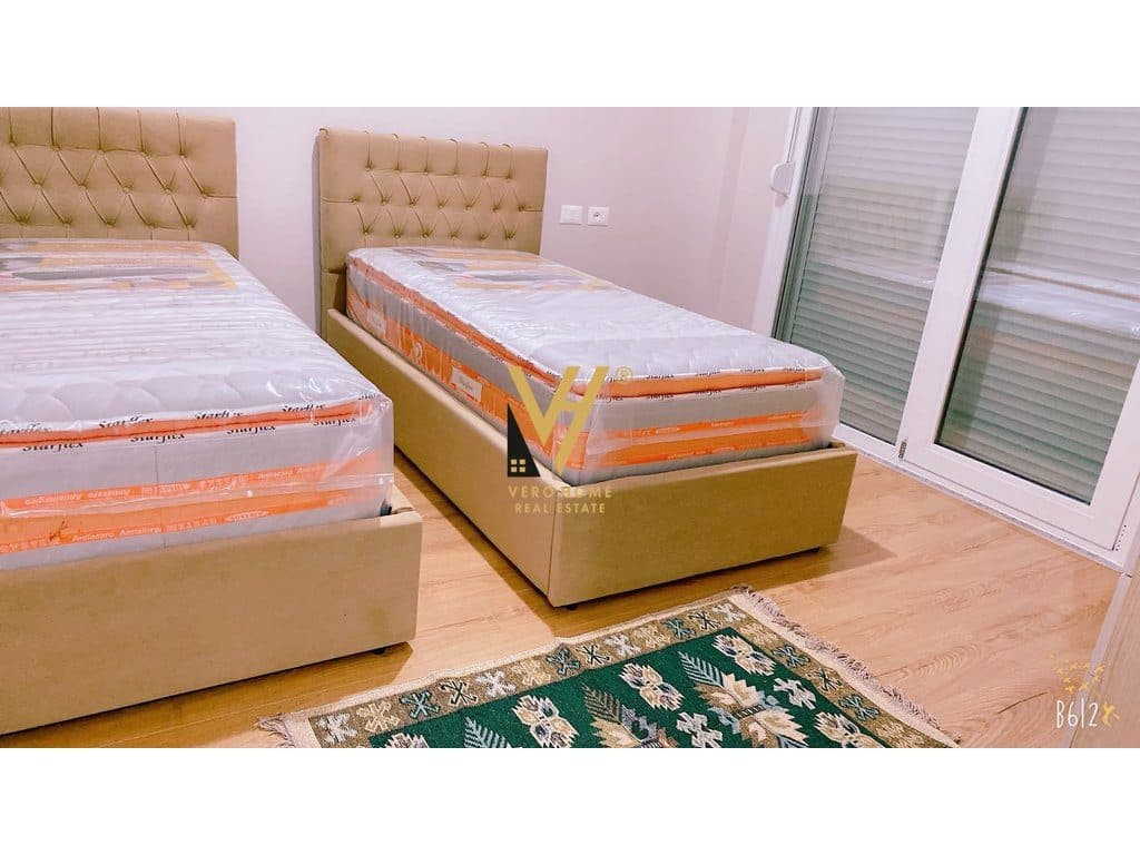 JEPET APARTAMENT 2+1+2+BLK ME QERA TE KTHESA E KAMZES 55.000 LEKE 4