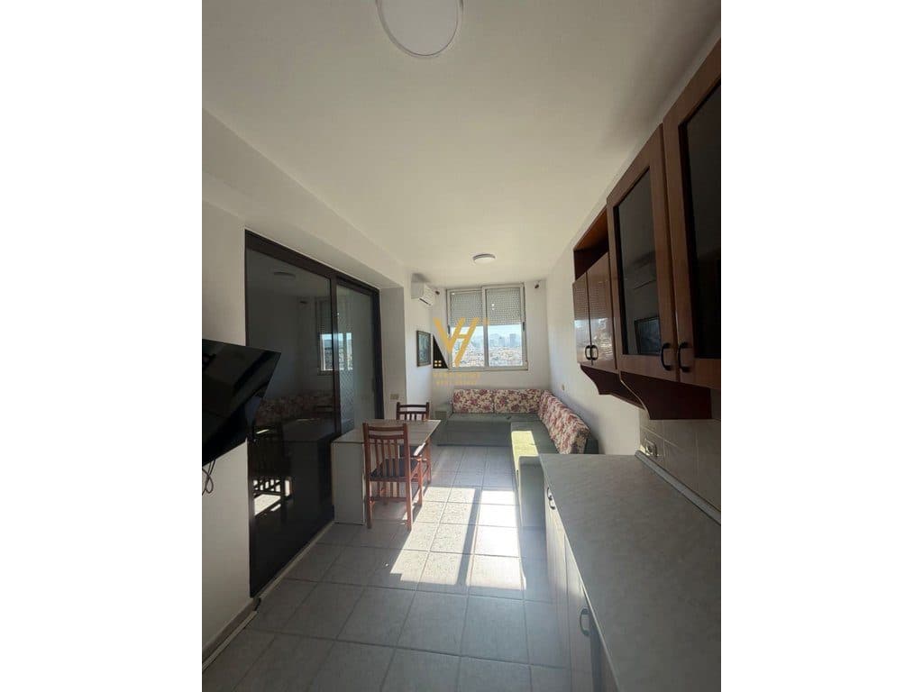 JEPET APARTAMENT 4+1+2 ME QERA TE RRUGA FORTUZI 100.000 LEKE 2