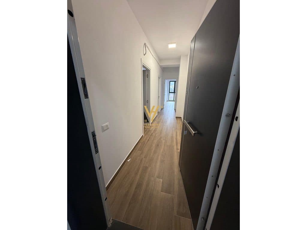 JEPET ZYRE 105 M2 ME QIRA TE FARMACIA 10- 550 EURO 4