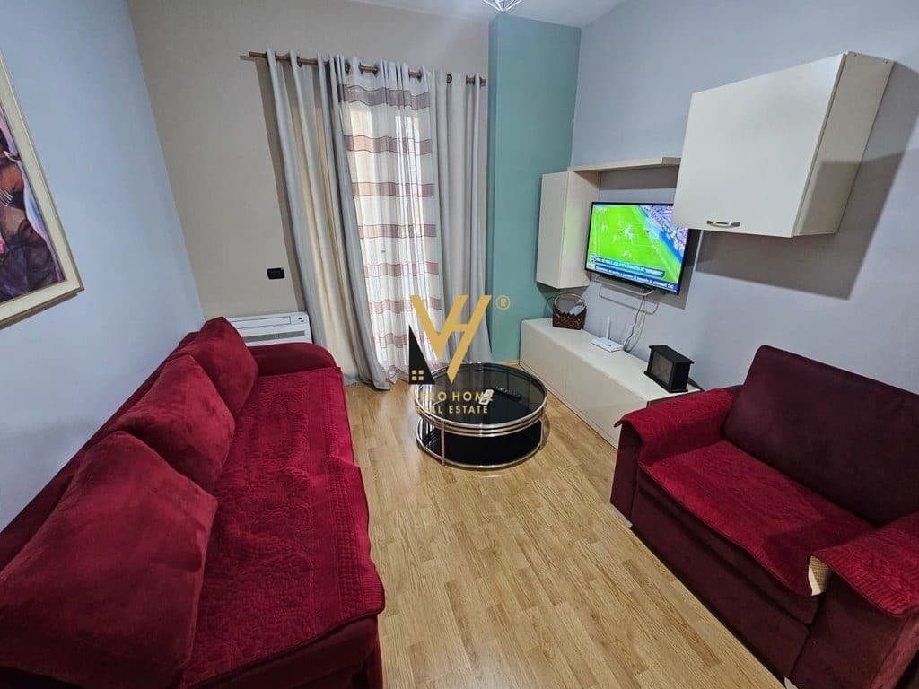 JEPET APARTAMENT 1+1+BLK ME QERA NE QENDER 950 EURO