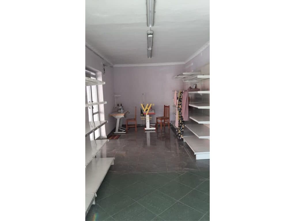 Jepet dyqan me qera te 21 Dhjetori 62 m2 2