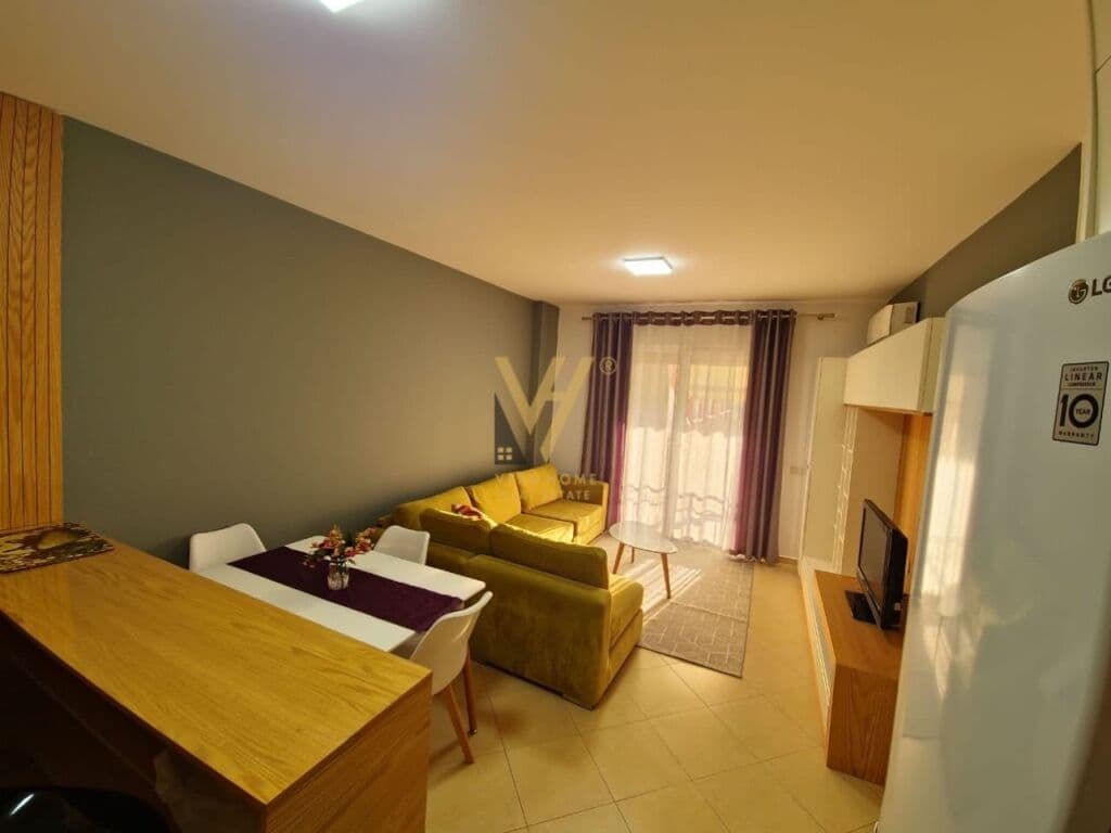 Jepet Apartament 2+1 +2+Post Parkimi me qera te Rruga 5 maji 120 m2 2