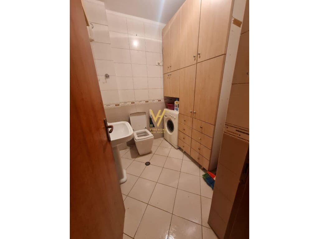 Jepet Apartament 2+1+2+ballkon me qera te Rruga Ndre Mjeda 100 m2 2