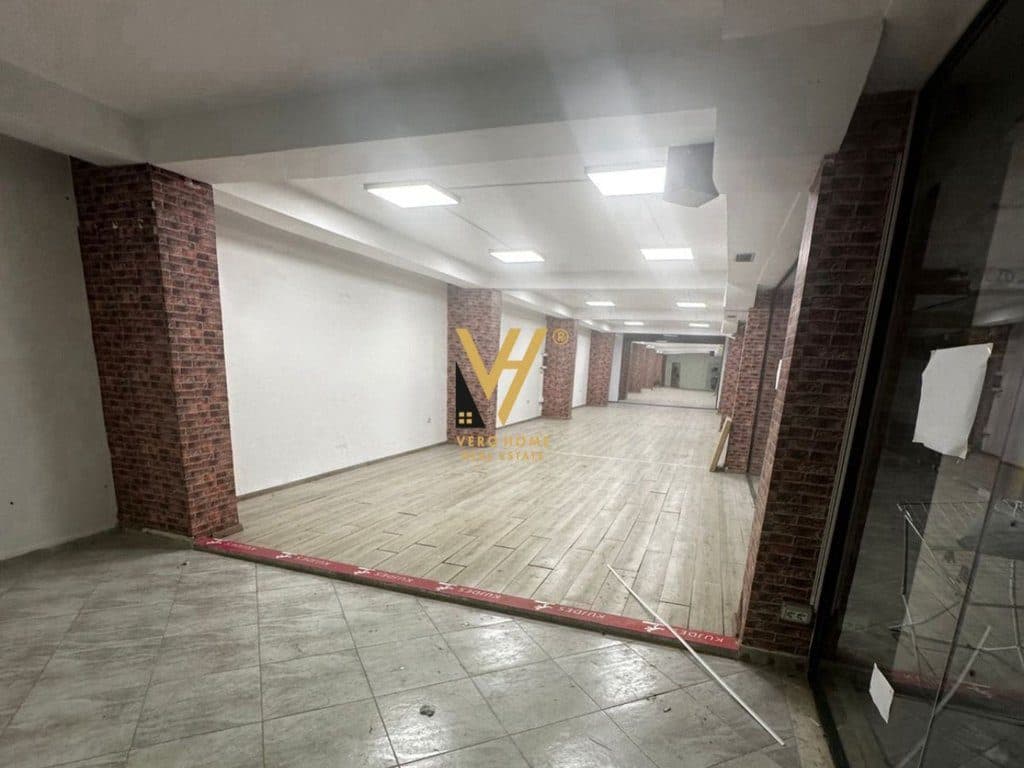 JEPET AMBIENT BIZNESI 150 M2 ME QERA TE JOENA, 21 DHJETORI 700 EURO