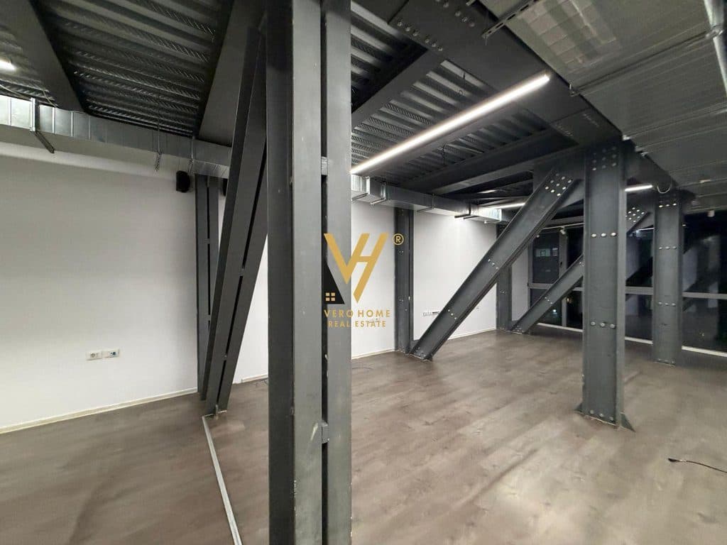 JEPET ZYRE 180 M2 ME QIRA TE KOMUNA E PARISIT 3.000 EURO 2
