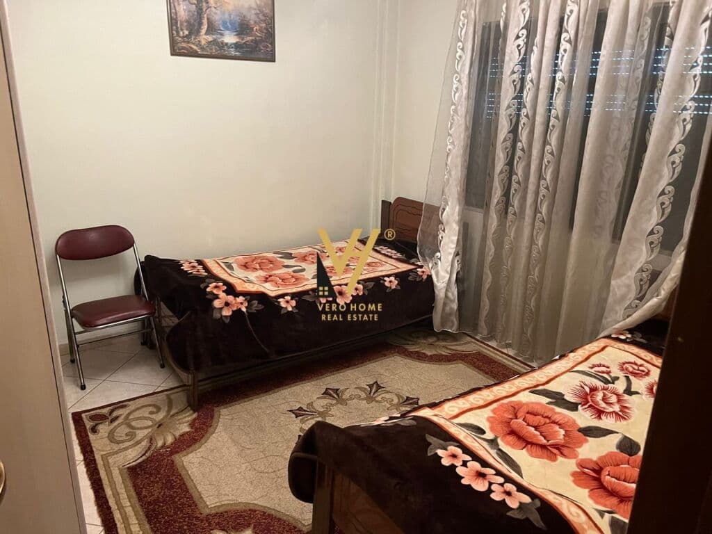 Jepet Apartament 2+1+ballkon me qera te Kompleksi Malezian 96 m2