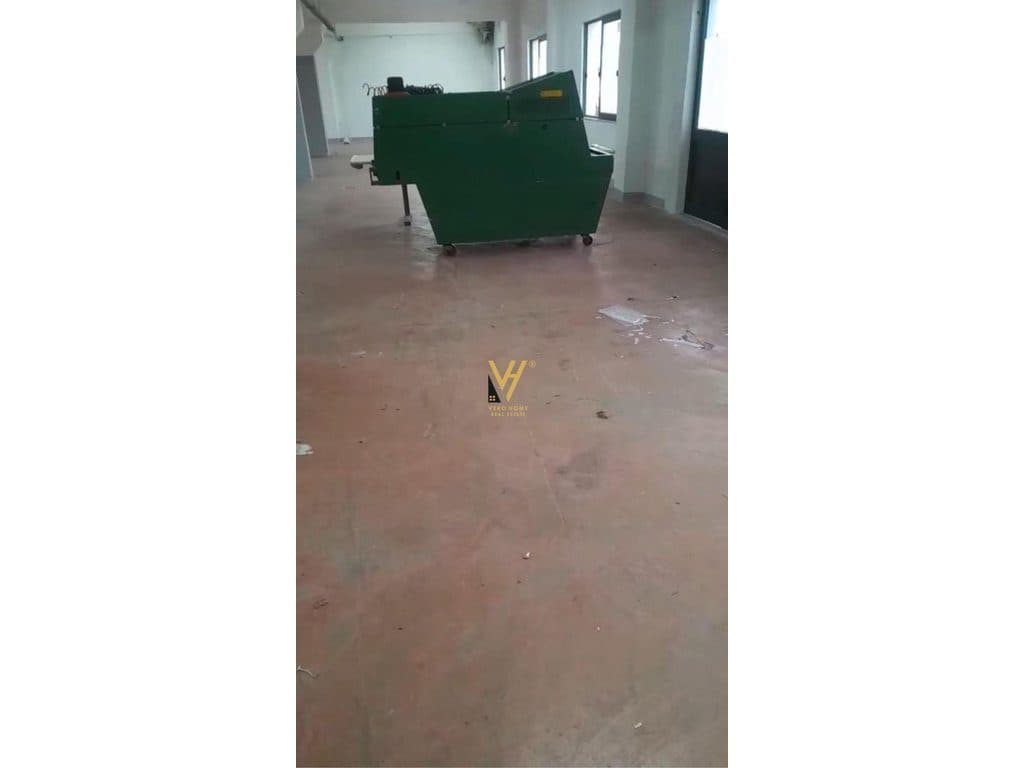JEPET MAGAZINE 500 M2 ME QERA TE KMY,YZBERISHT 1.800 EURO