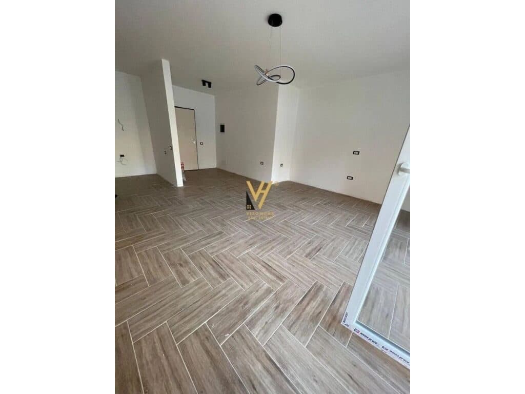 Jepet Zyre me qera te Rruga e Barrikadave 120 m2 2