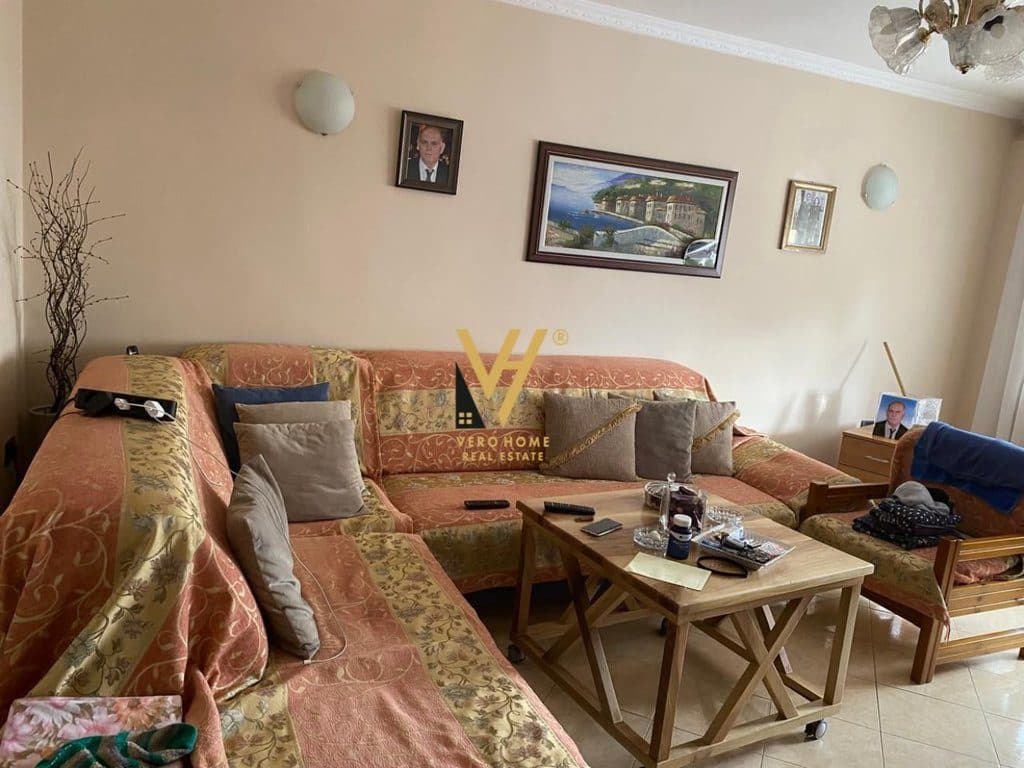 JEPET APARTAMENT 1+1 ME QIRA TE RRUGA FORTUZI 65.000 LEKE