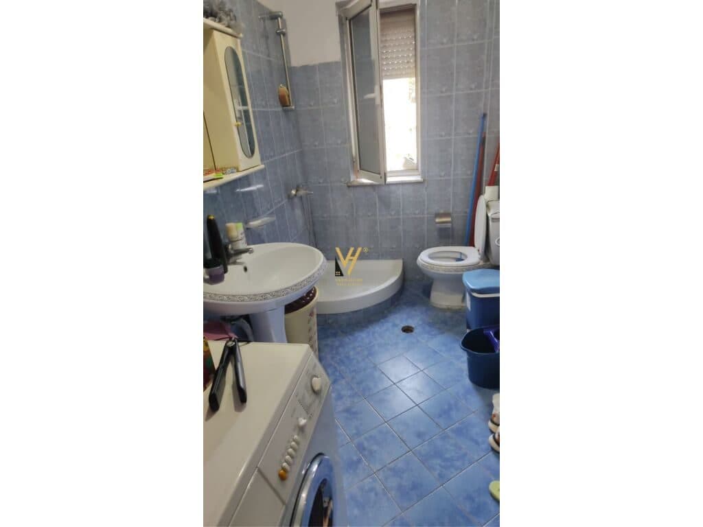 Shitet Apartament 2+1+ballkon te Rruga 5 Maji 82 m2