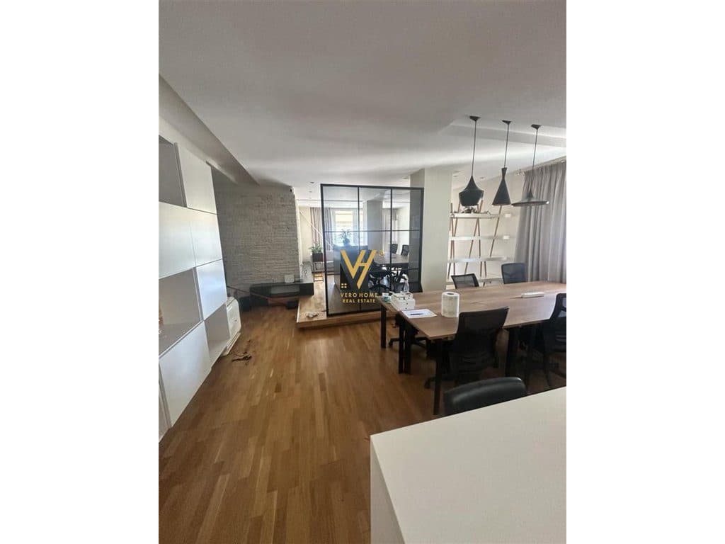 JEPET ZYRE 140 M2 ME QIRA NE BLLOK 3.800 EURO