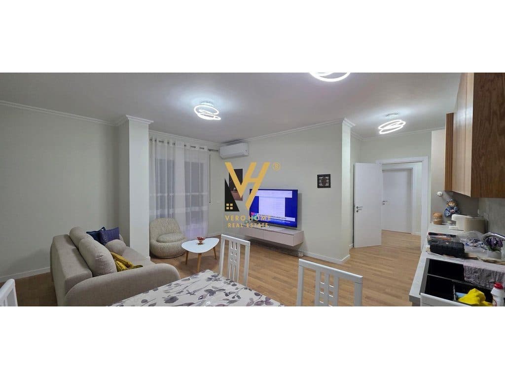 JEPET APARTAMENT 2+1+BLK ME QIRA TE PAZARI I RI 900 EURO 2