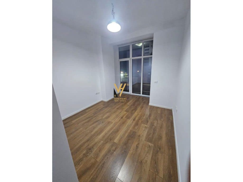 JEPET ZYRE 166 M2 ME QERA TE KOMUNA PARISIT 130.000 LEKE 4
