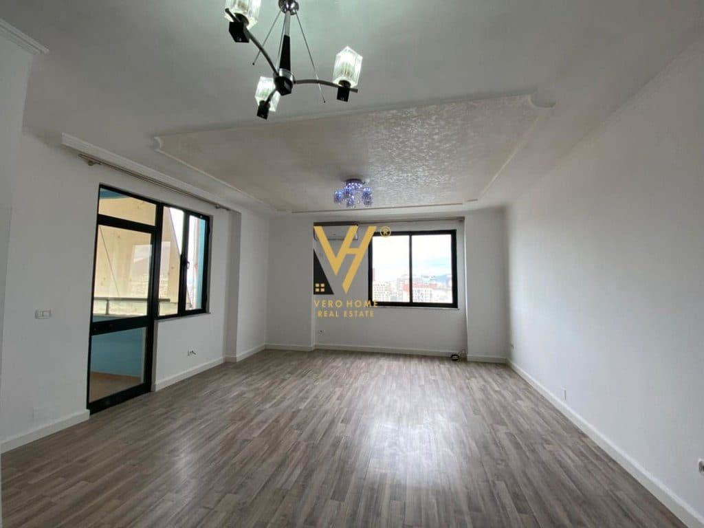 JEPET ZYRE 143 M2 ME QERA TE ISH EKSPOZITA 1.500 EURO