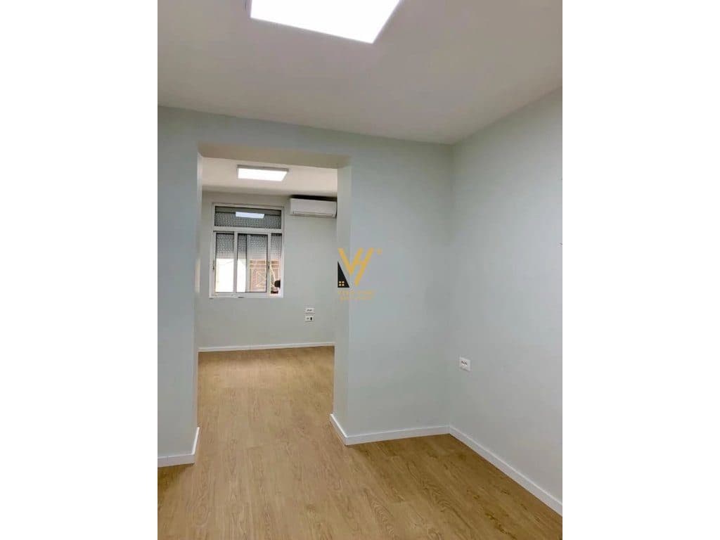 JEPET ZYRE 36 M2 ME QERA TE BLLOKU 450 EURO 4