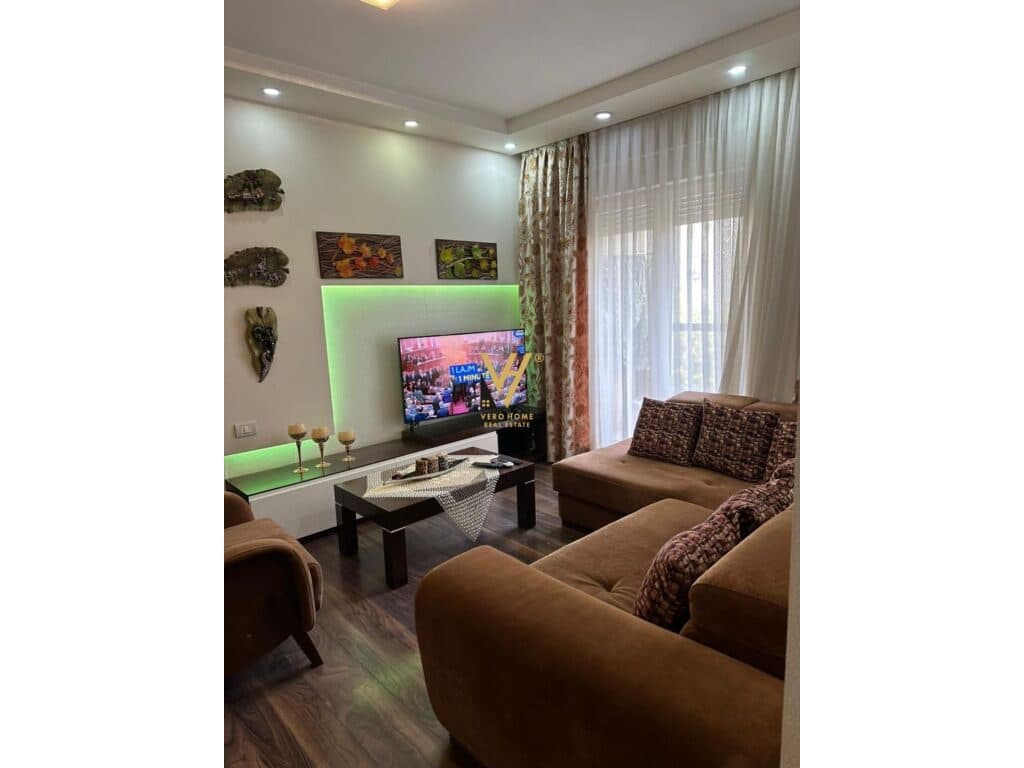 Jepet Apartament 3+1+ballkon me qera te Kompleksi Kontakt , 21 Dhjetori 90 m2 4
