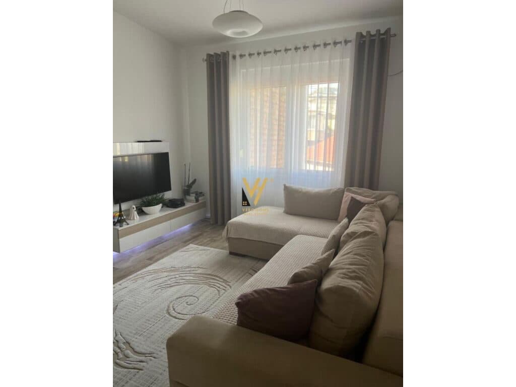 Jepet Apartament 2+1+ballkon me qera te Stadiumi Dinamo 100 m2 4