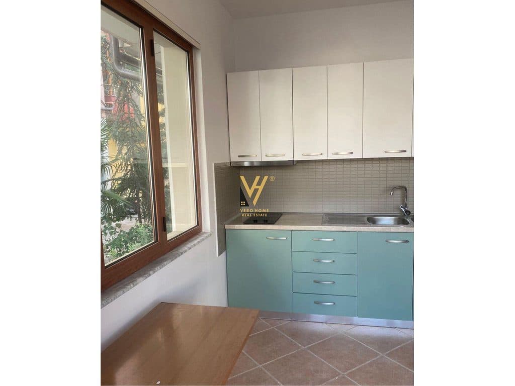 JEPET AMBIENT BIZNESI 100 M2 ME QIRA NE XHAMLLIK 60.000 LEKE 4