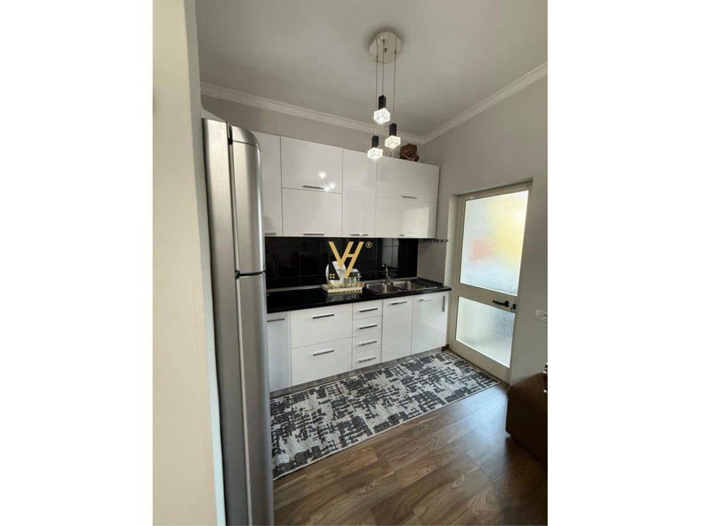 JEPET APARTAMENT 2+1 ME QERA NE DON BOSKO 60.000 LEKE 2