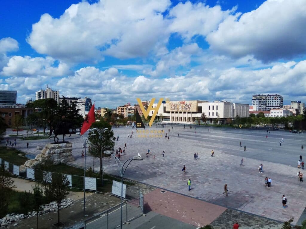 Shitet Apartament 2+1+ballkon te Sheshi Skenderbej 75 m2
