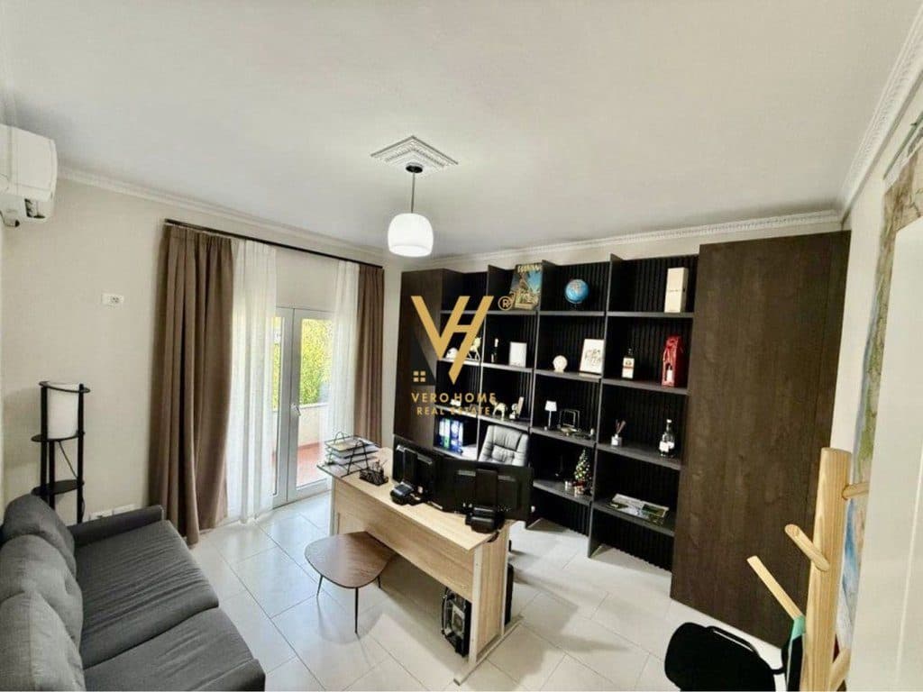JEPET ZYRE 150 M2 ME QIRA TE QYTETI STUDENTI 650 EURO