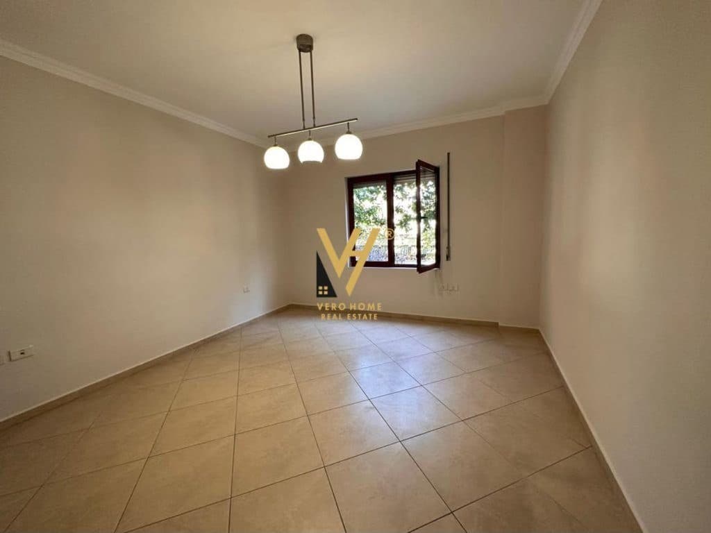 JEPET ZYRE 105 M2 ME QERA TE RRUGA KAVAJES 900 EURO