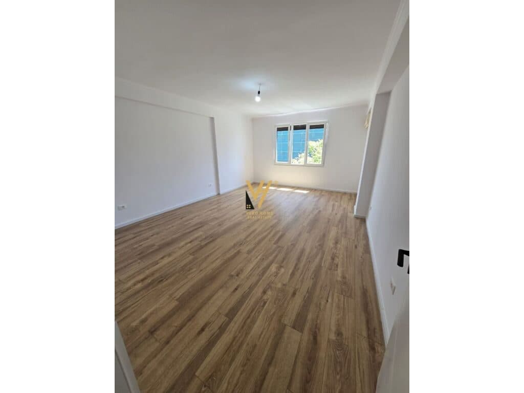 Shitet Apartament 1+1+ballkon te Shkolla e Kuqe 71 m2