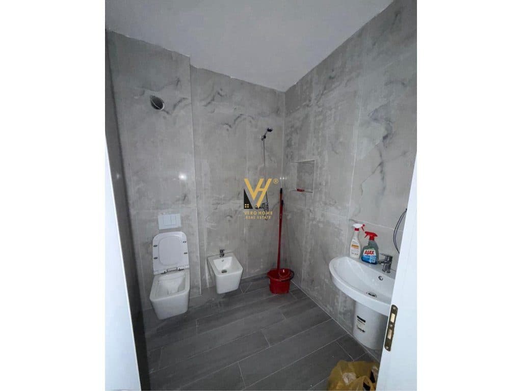 JEPET ZYRE 73 M2 ME QIRA TE ZOGU I ZI 55.000 LEKE 2