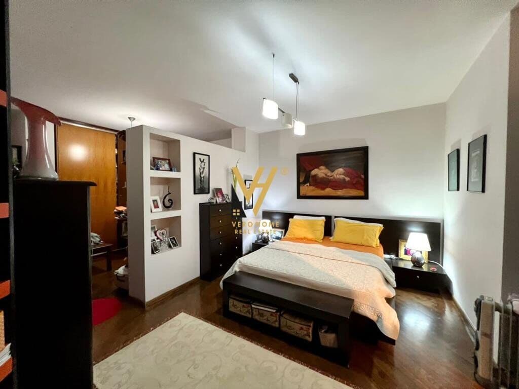 Shitet Apartament 3+1+2 te Stacioni i Trenit 160 m2 2