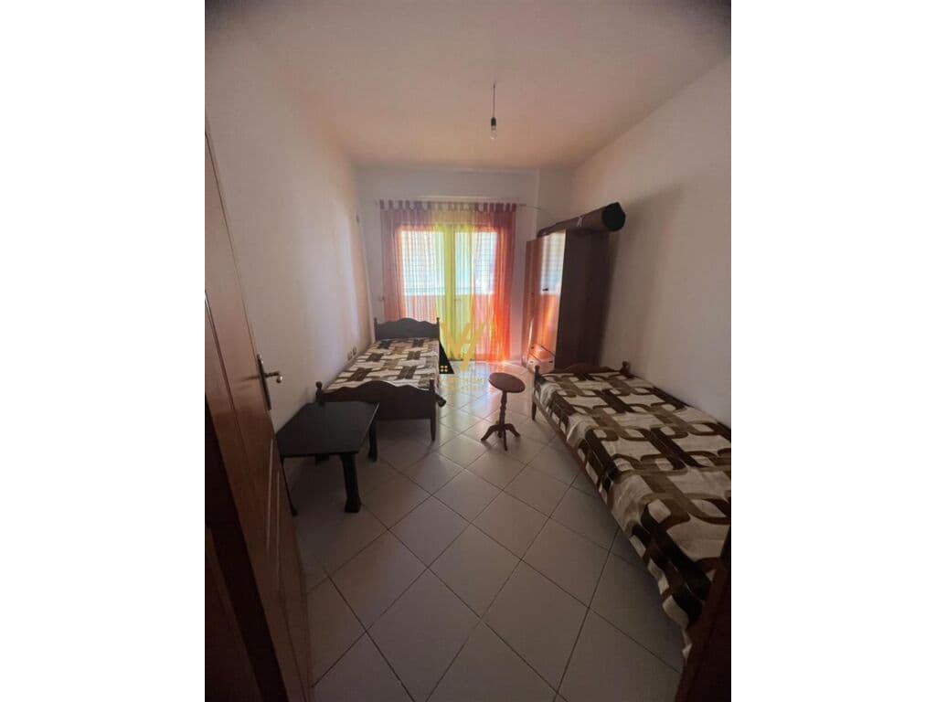 Jepet Apartament 2+1+2+ballkon me qera te Unaza e Re 110 m2 4