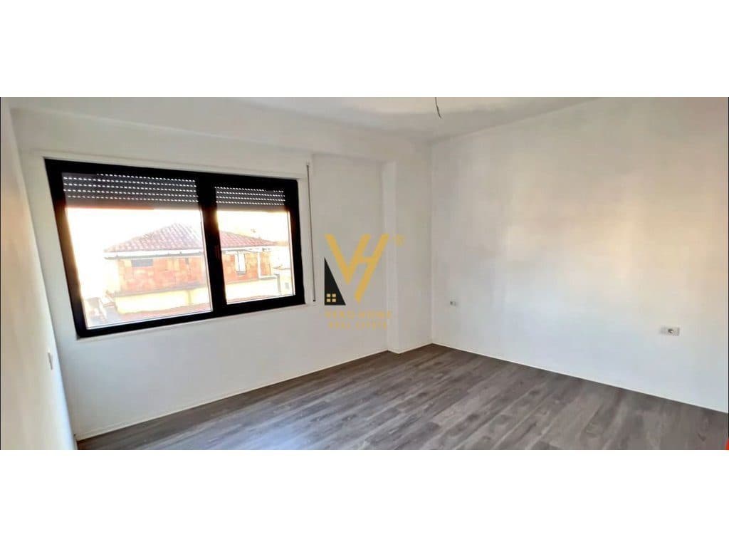 SHITET APARTAMENT 1+1+BLK SHKOLLA E KUQE 200.000 EURO 2