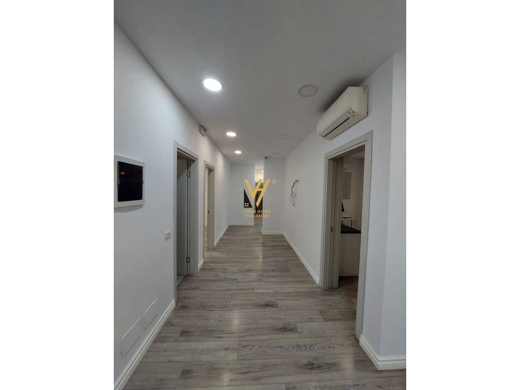 JEPET ZYRE 416 M2 ME QERA TE KOMUNA E PARISIT 4.500 EURO 2