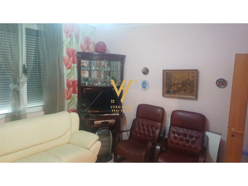 JEPET APARTAMENT 1+1+BLK ME QERA TE MOZAIKU, 21 DHJETORI 400 EURO 2