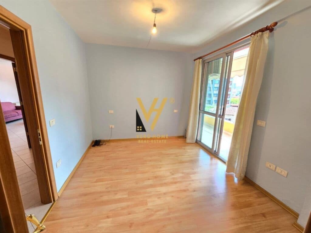 Jepet Apartament 2+1+2 me qera te Pazari I Ri 100 m2 2