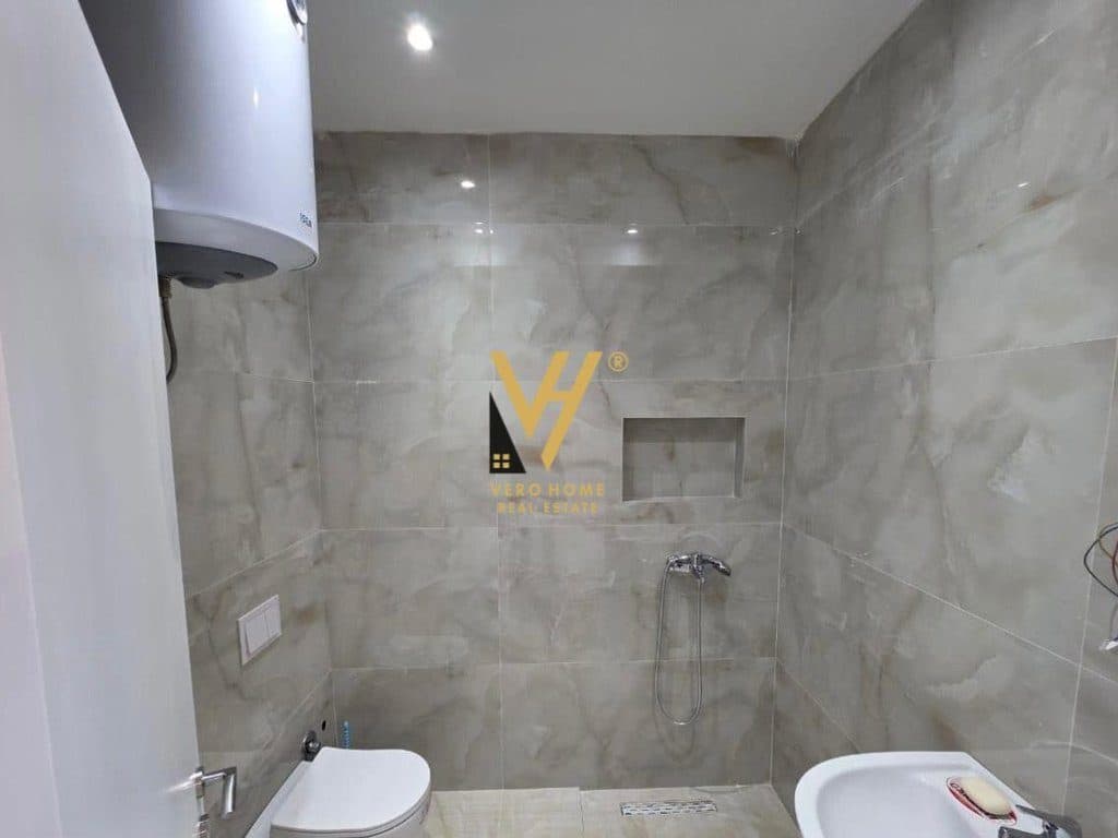 JEPET ZYRE 58 M2 ME QERA NE MYSLYM SHYR 500 EURO 4
