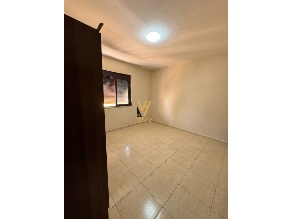 JEPET APARTAMENT 1+1+BLK ME QERA TE RRUGA E DURRESIT 45.000 LEKE 3
