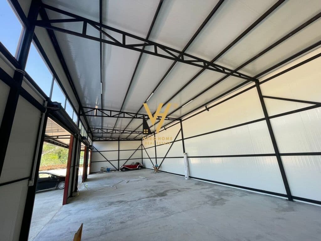 Jepet Kapanon me qera te Rruga e Arberit 240 m2