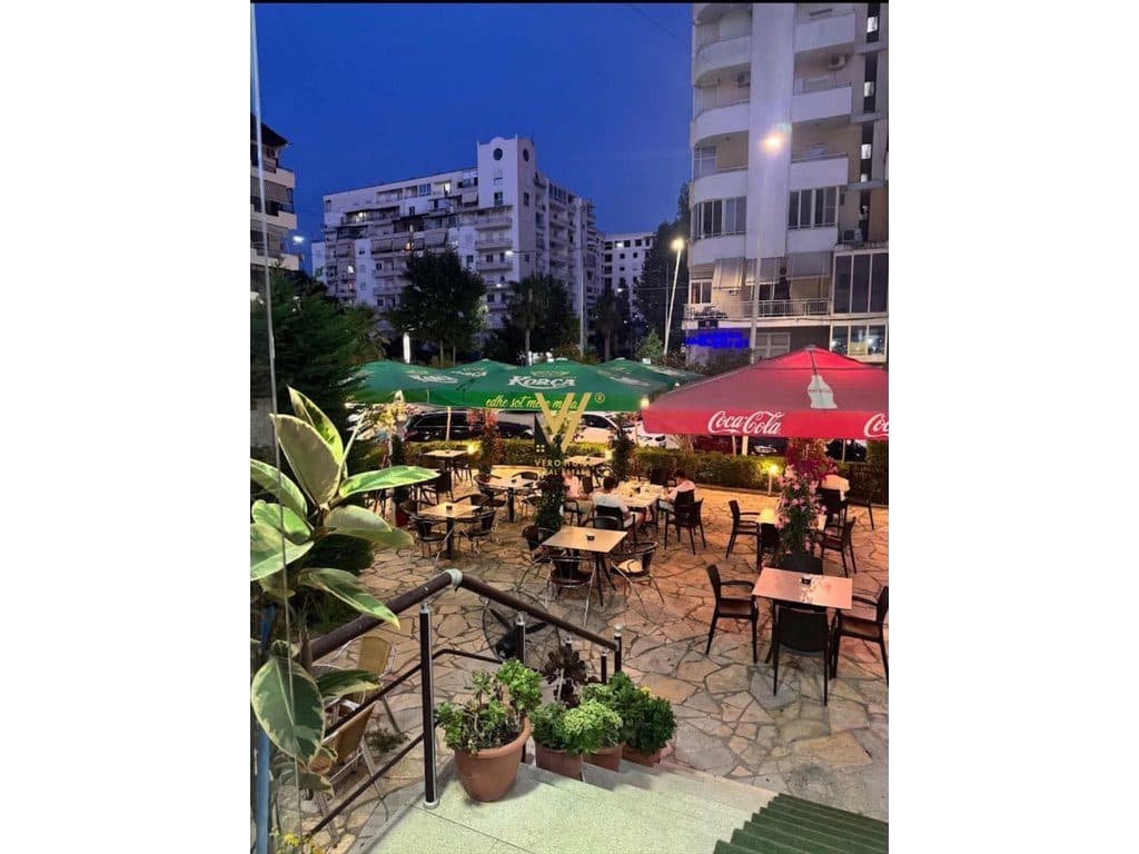 JEPET LOKAL 350 M2 ME QIRA TE RR. ILIRIA DURRES 200.000 LEKE 3