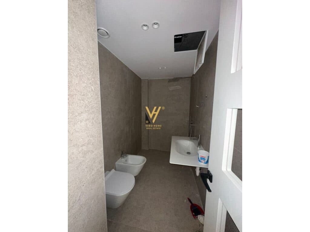 Jepet Ambient Komercial me qera te Rruga e Kavajes 110 m2 3
