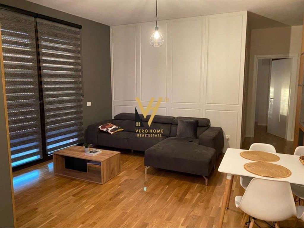 JEPET APARTAMENT 1+1+VERANDE TE RR.BARRIKADAVE 90.000 LEKE