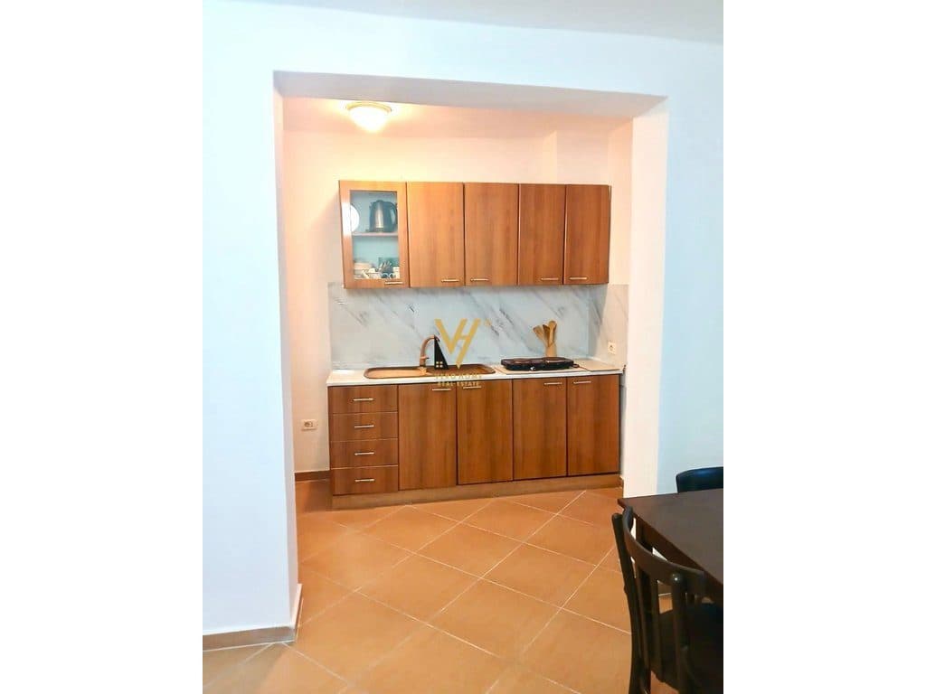 JEPET APARTAMENT 1+1 ME QIRA TE ALI DEMI 42.000 LEKE 2