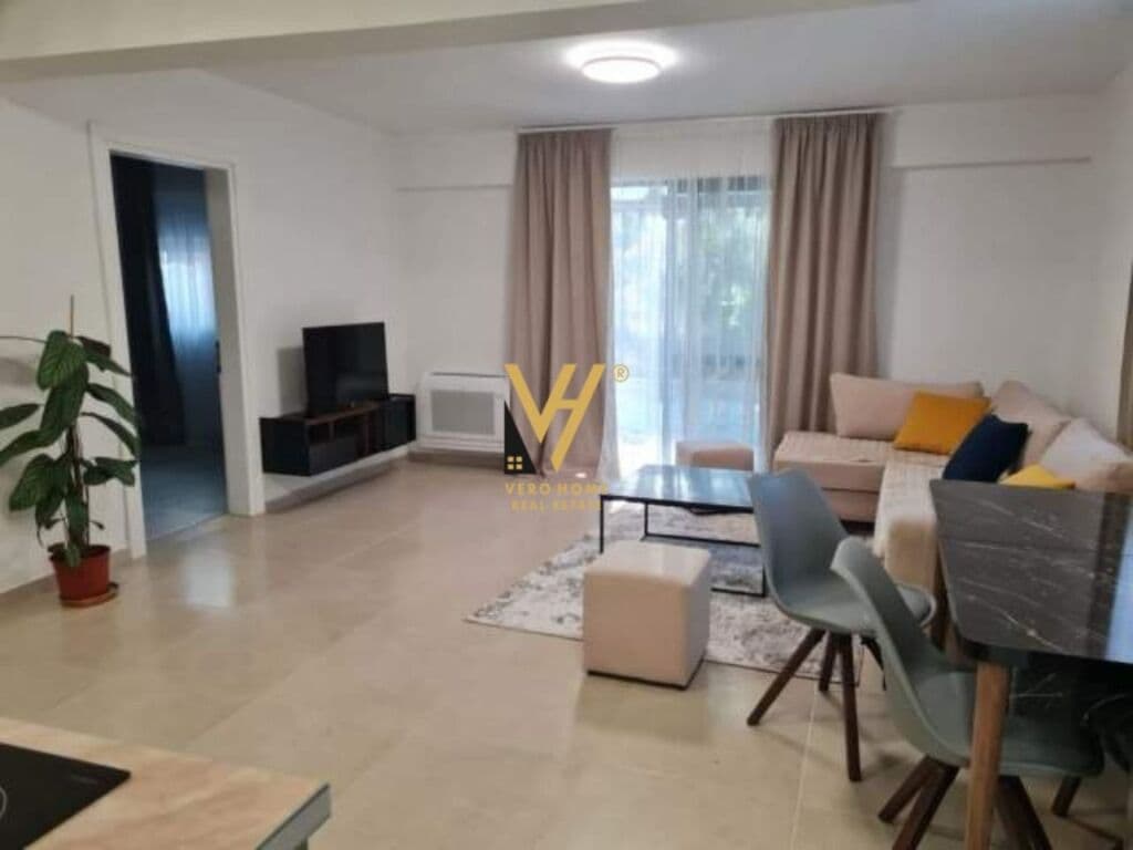 Jepet Apartament 2+1+ballkon me qera te Blloku 120 m2 3