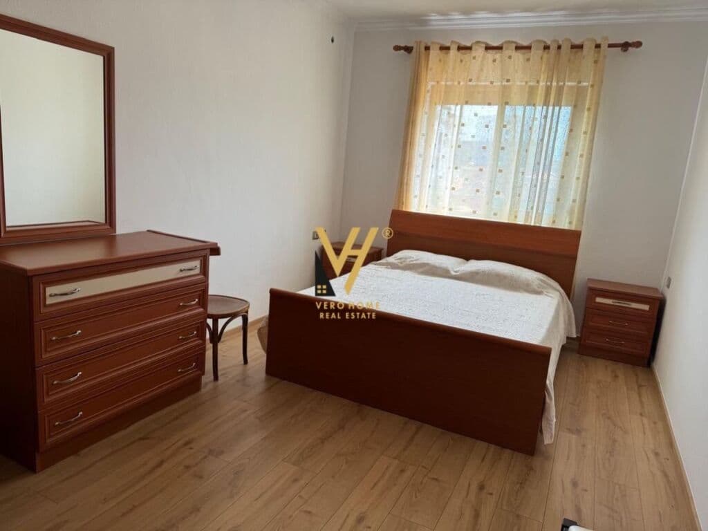 Jepet Apartament 3+1+2+ballkon me qera te Rruga Bardhyl 105 m2 2