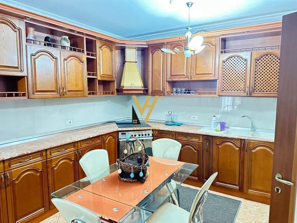 JEPET APARTAMENT 2+1+2+BLK ME QIRA TE ZOGU I ZI 70.000 LEKE 2