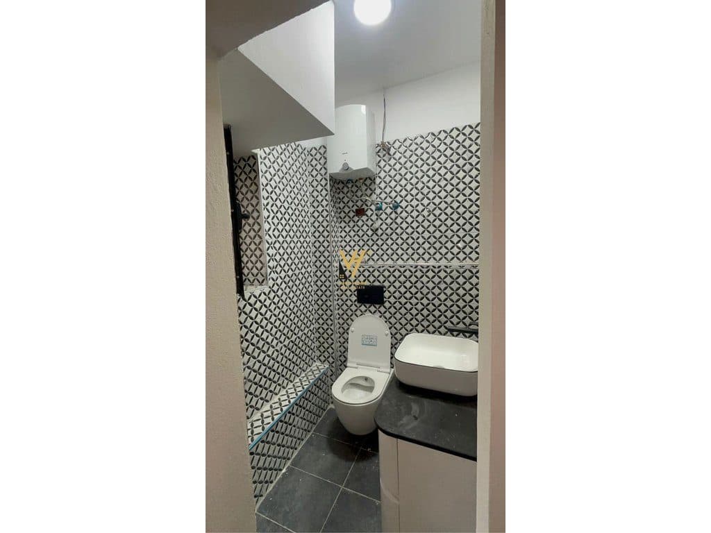 JEPET AMBIENT BIZNESI 86 M2 ME QERA NE VASIL SHANTO 100.000 LEKE 4