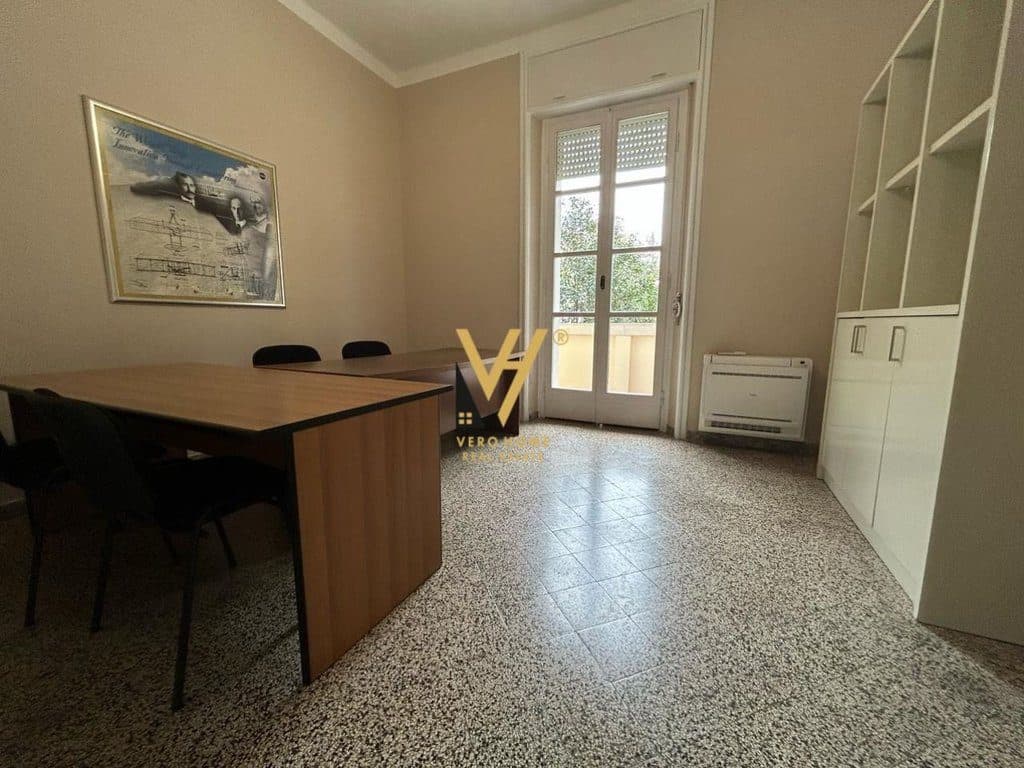 JEPET ZYRE 127 M2 ME QERA TE STADIUMI DINAMO 1.000 EURO 3